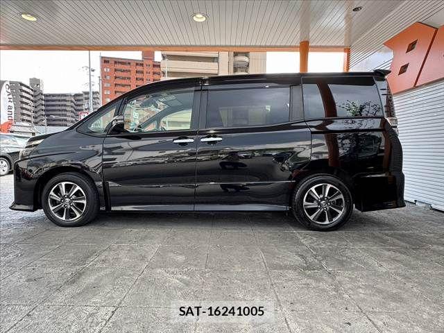 Toyota VOXY 2019-09 8247120-11