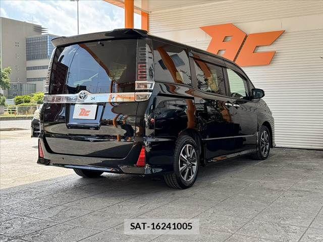 Toyota VOXY 2019-09 8247120-12