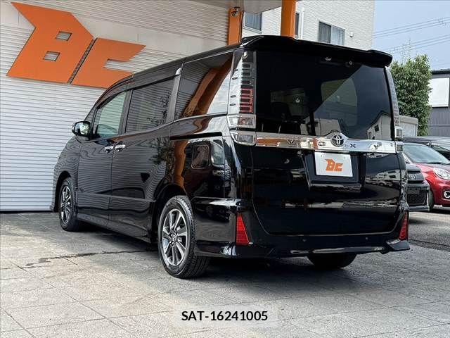 Toyota VOXY 2019-09 8247120-14