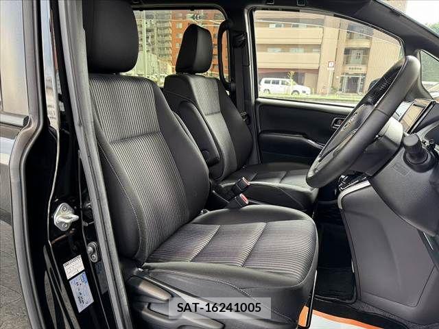 Toyota VOXY 2019-09 8247120-15