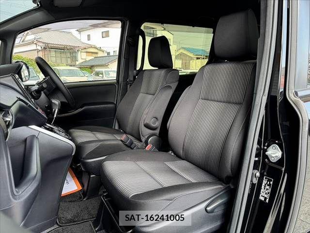 Toyota VOXY 2019-09 8247120-17