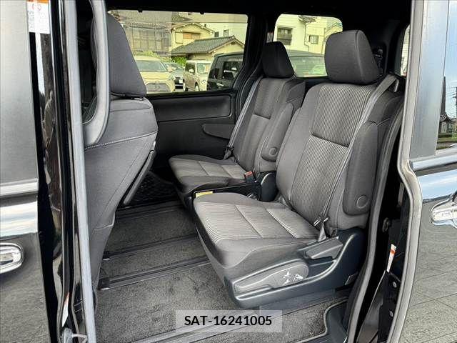 Toyota VOXY 2019-09 8247120-18