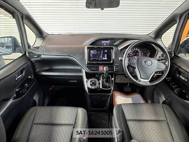 Toyota VOXY 2019-09 8247120-1