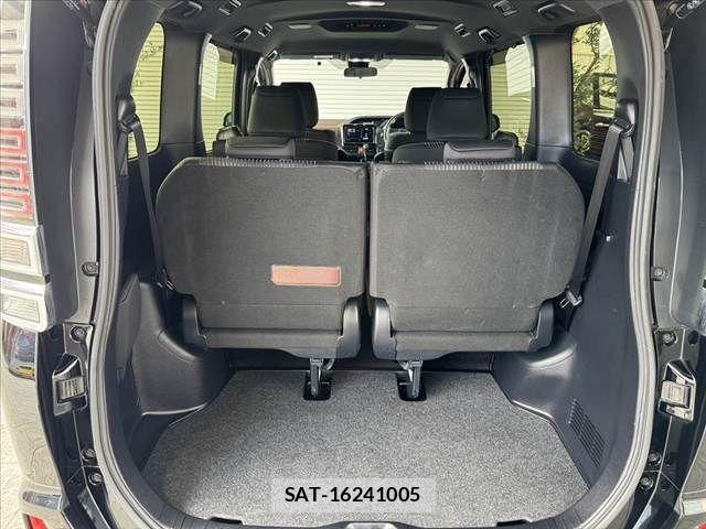 Toyota VOXY 2019-09 8247120-20