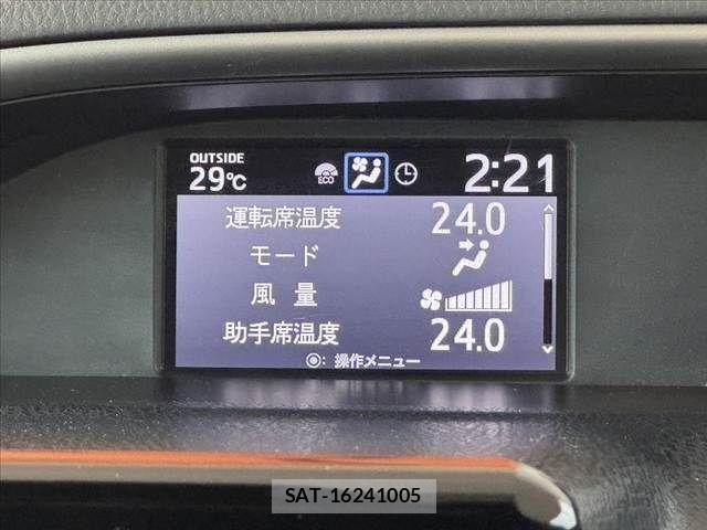 Toyota VOXY 2019-09 8247120-22