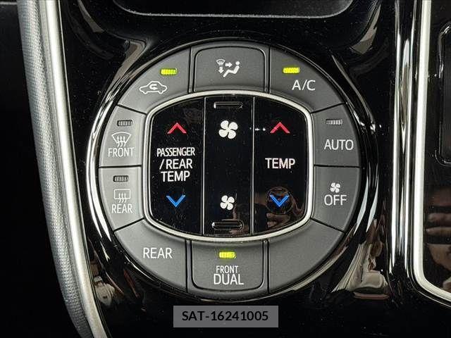 Toyota VOXY 2019-09 8247120-23