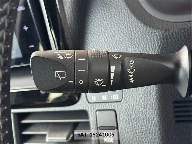 Toyota VOXY 2019-09 8247120-25
