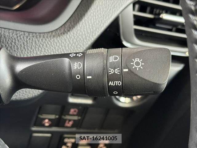 Toyota VOXY 2019-09 8247120-26