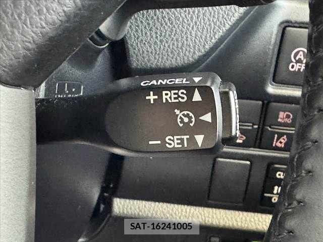 Toyota VOXY 2019-09 8247120-27