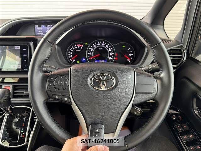 Toyota VOXY 2019-09 8247120-6
