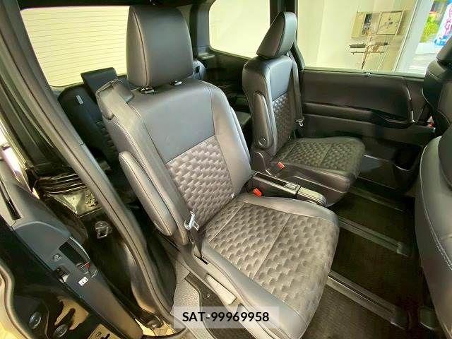 Toyota VOXY 2023-08 8247111-10