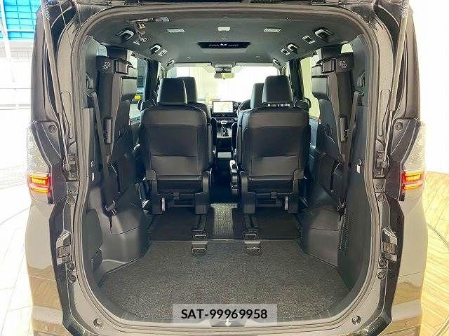Toyota VOXY 2023-08 8247111-12