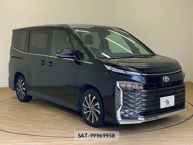 Toyota VOXY 2023-08 8247111-14