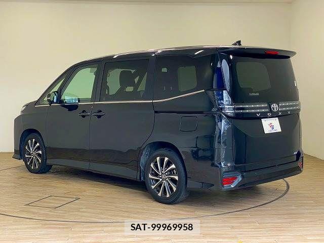 Toyota VOXY 2023-08 8247111-15