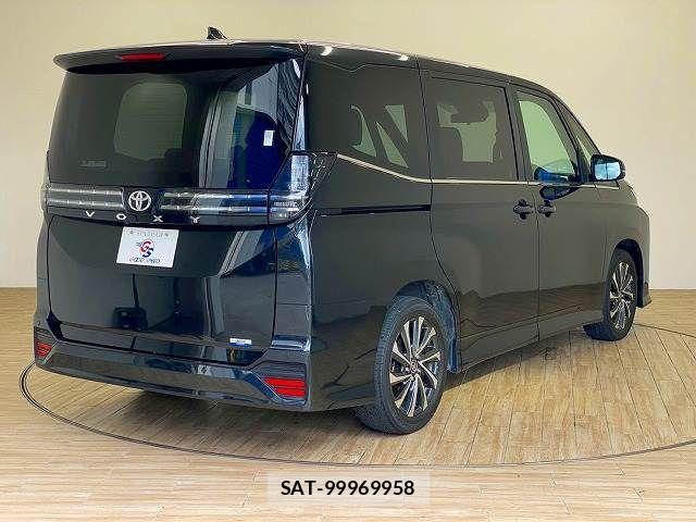 Toyota VOXY 2023-08 8247111-16