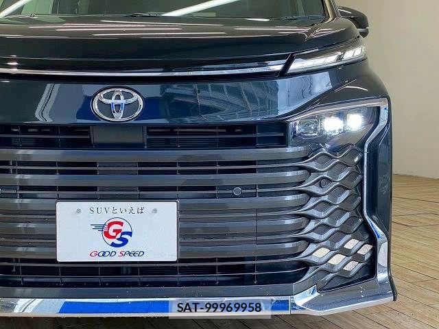 Toyota VOXY 2023-08 8247111-17