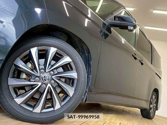 Toyota VOXY 2023-08 8247111-18