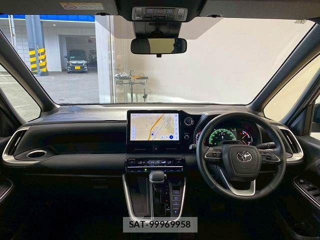 Toyota VOXY 2023-08 8247111-2