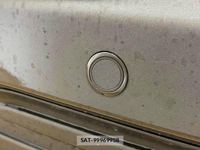 Toyota VOXY 2023-08 8247111-5