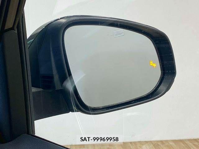 Toyota VOXY 2023-08 8247111-7