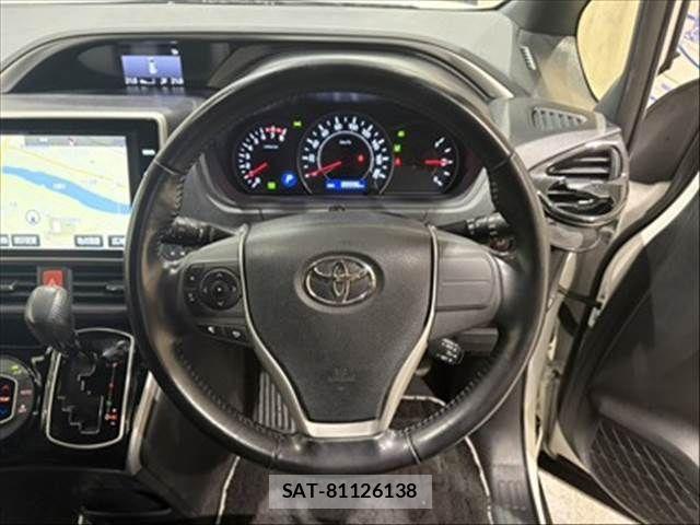 Toyota VOXY 2018-03 8247123-11