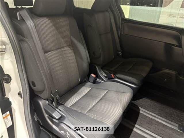Toyota VOXY 2018-03 8247123-13