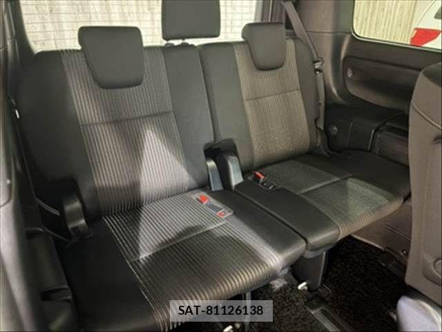 Toyota VOXY 2018-03 8247123-14