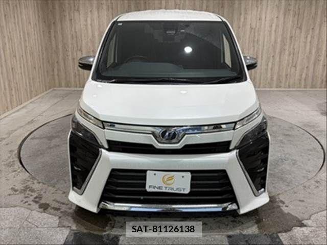 Toyota VOXY 2018-03 8247123-16