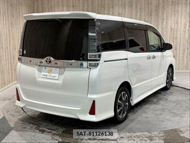 Toyota VOXY 2018-03 8247123-19
