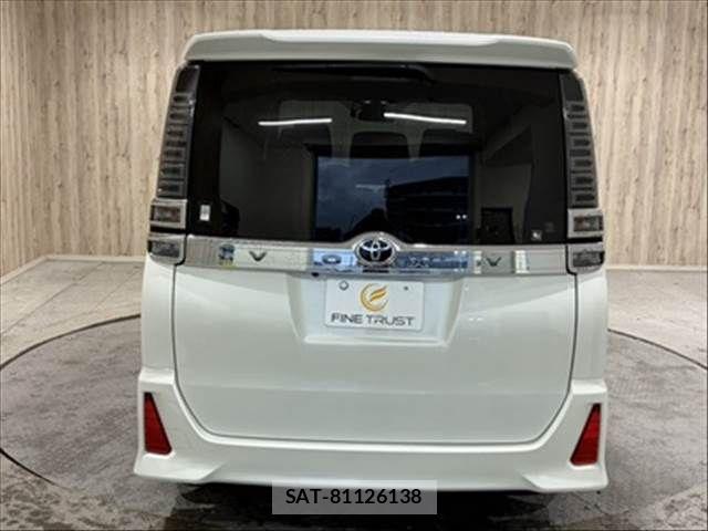 Toyota VOXY 2018-03 8247123-20
