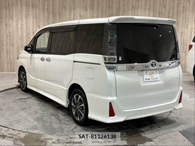 Toyota VOXY 2018-03 8247123-21