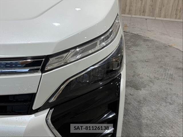 Toyota VOXY 2018-03 8247123-23