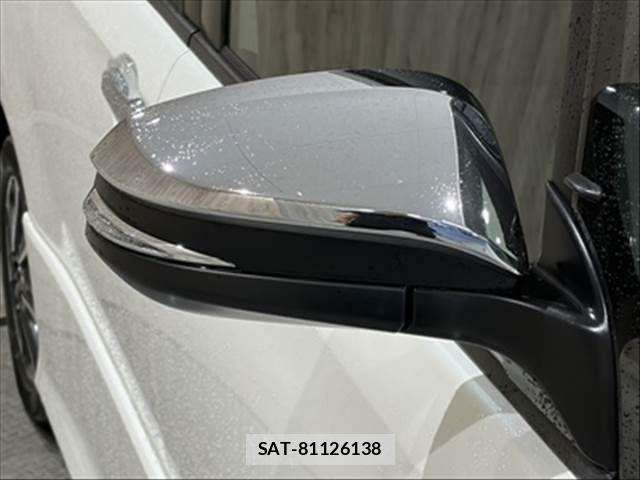 Toyota VOXY 2018-03 8247123-27