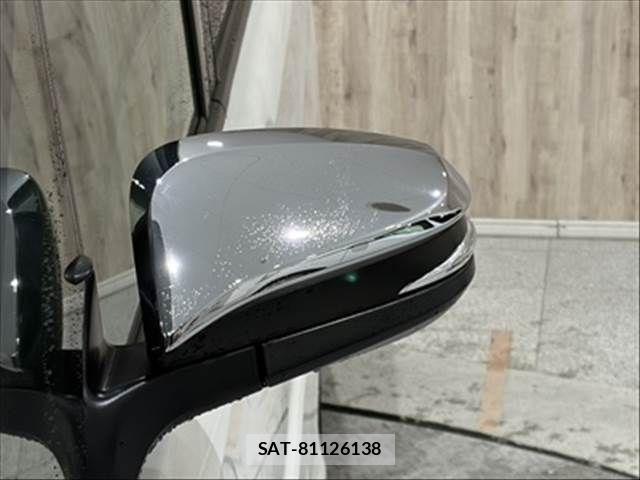 Toyota VOXY 2018-03 8247123-28