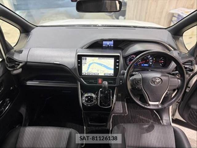 Toyota VOXY 2018-03 8247123-2