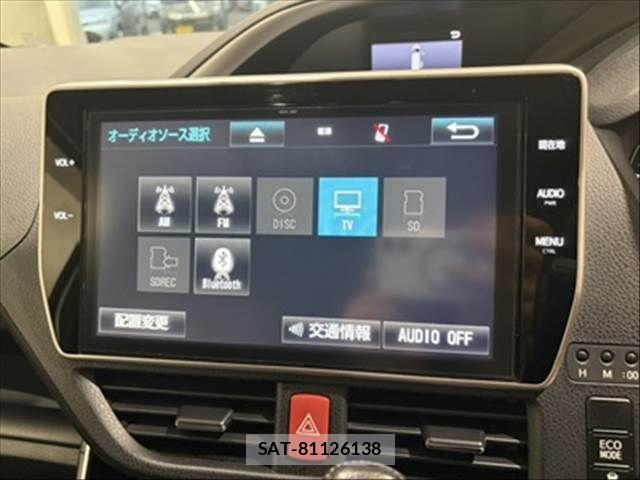 Toyota VOXY 2018-03 8247123-4