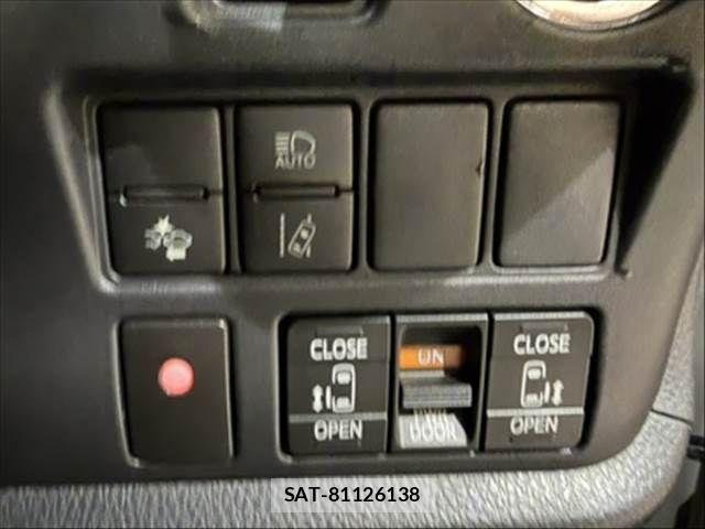 Toyota VOXY 2018-03 8247123-6