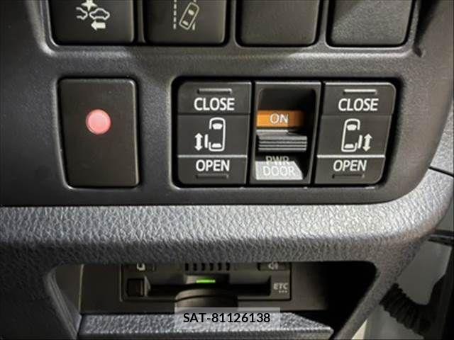 Toyota VOXY 2018-03 8247123-7