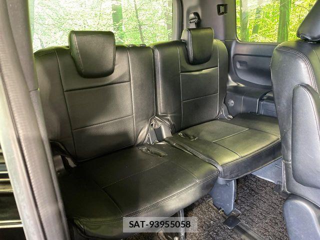 Toyota VOXY 2021-07 8247116-9