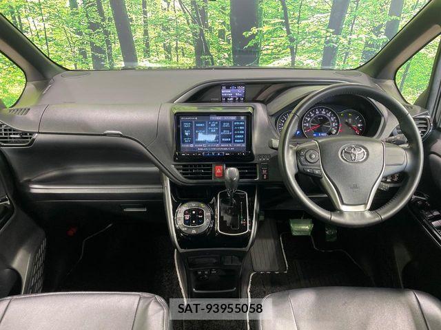 Toyota VOXY 2021-07 8247116-1