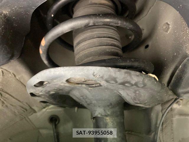 Toyota VOXY 2021-07 8247116-19
