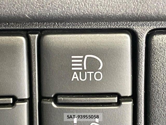 Toyota VOXY 2021-07 8247116-6