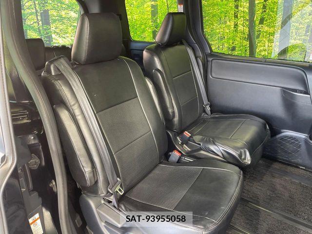 Toyota VOXY 2021-07 8247116-8