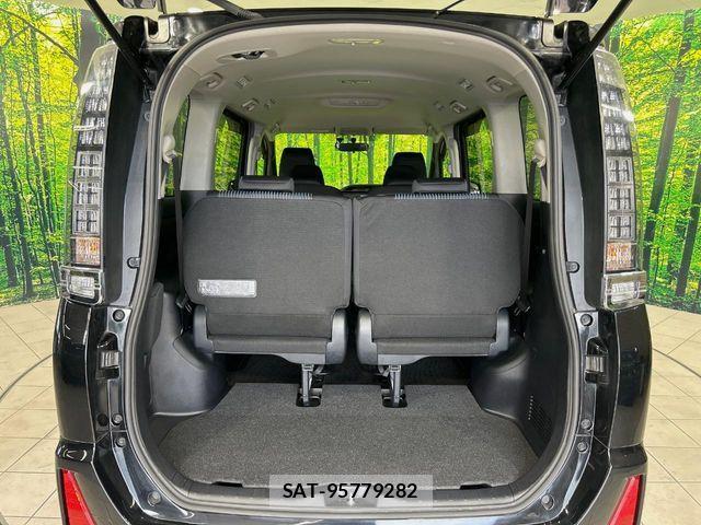 Toyota VOXY 2014-05 8247126-10