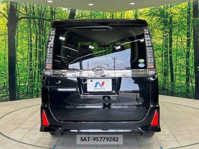 Toyota VOXY 2014-05 8247126-15