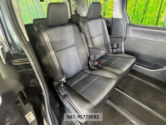 Toyota VOXY 2014-05 8247126-8