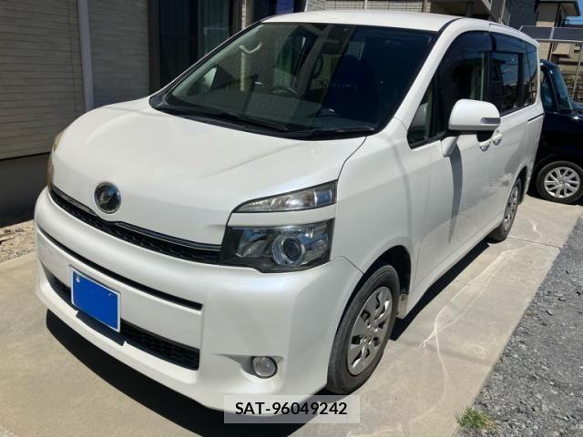 Toyota VOXY 2011-08 8247135-0