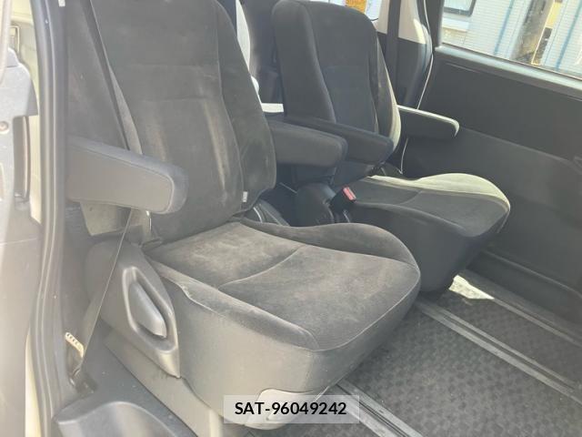 Toyota VOXY 2011-08 8247135-11