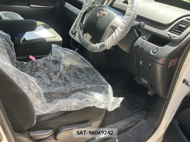 Toyota VOXY 2011-08 8247135-14