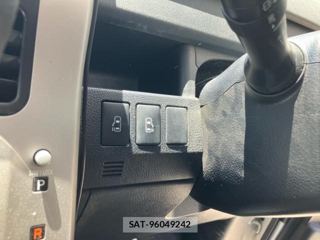 Toyota VOXY 2011-08 8247135-16